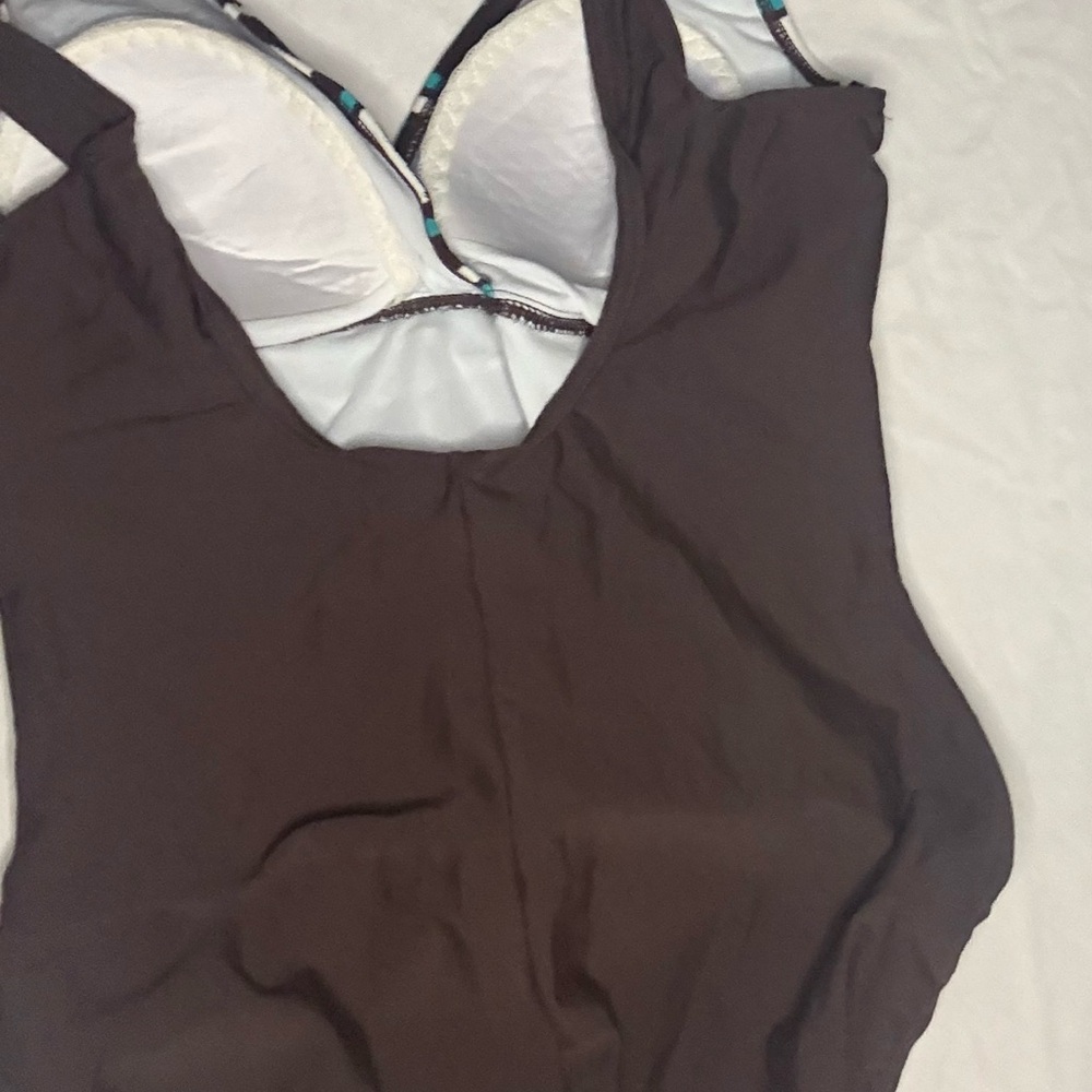 Chevron Patterned swimsuit - Picture 4 of 7